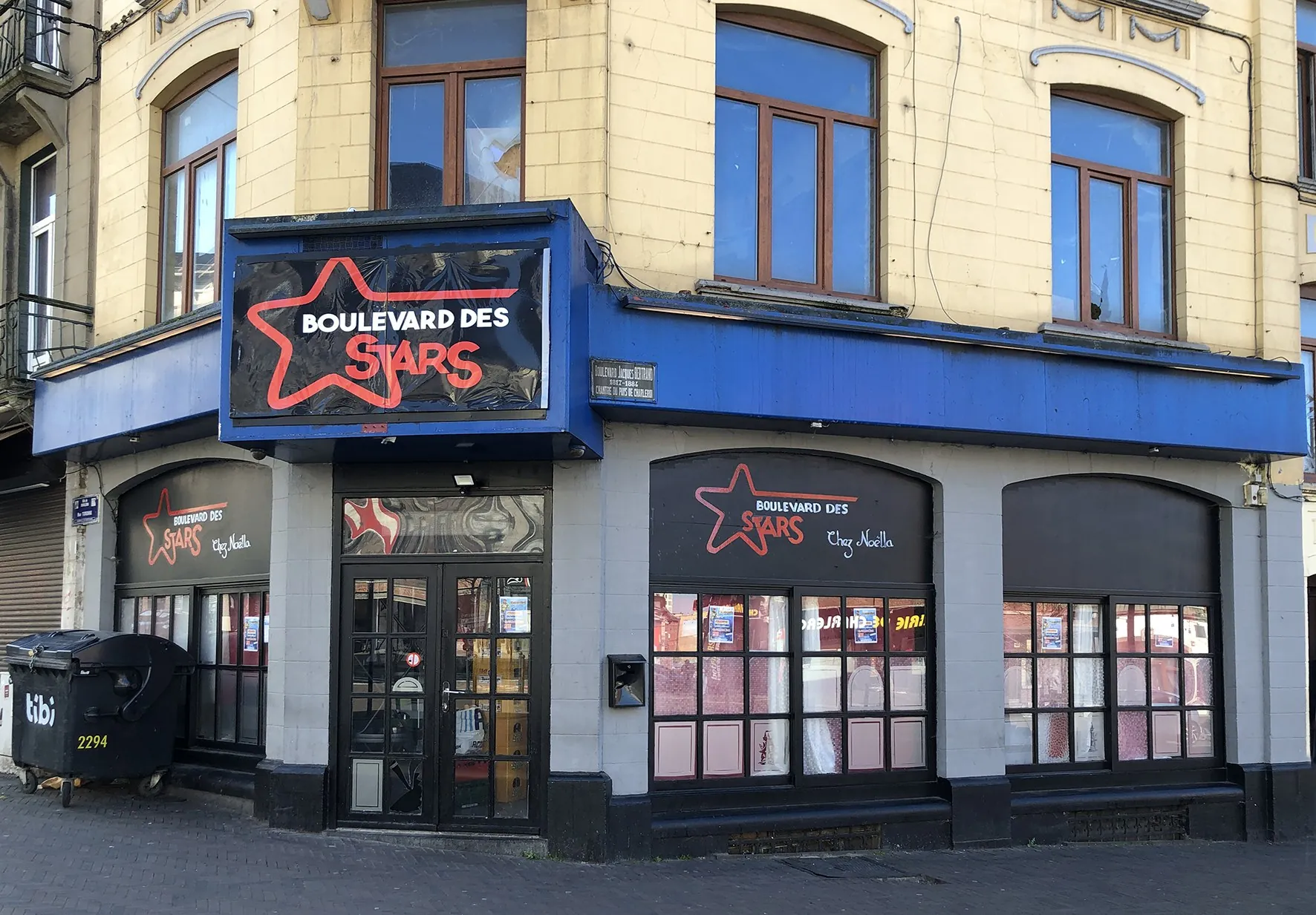 Boulevard des stars chez Noella Charleroi à Charleroi