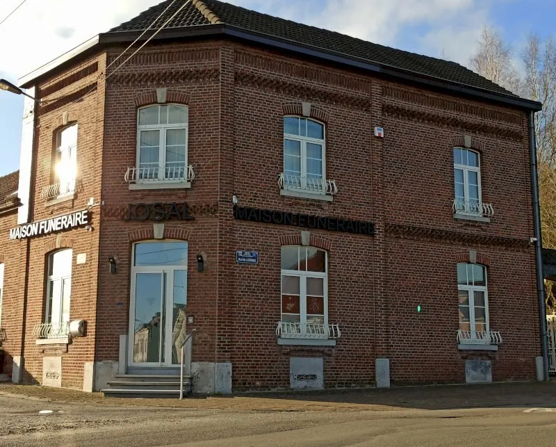 Maison Funéraire Josal Goutroux à Roux
