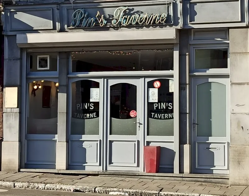 Pin's Taverne Marcinelle à Marcinelle