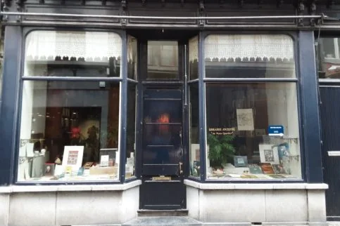 photo de librairie au vieux quartier à namur