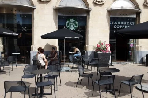 photo de starbucks à namur